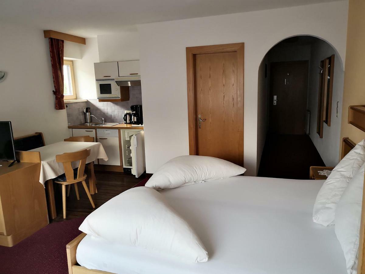 Apart Hotel Ideal Ladis Exterior photo